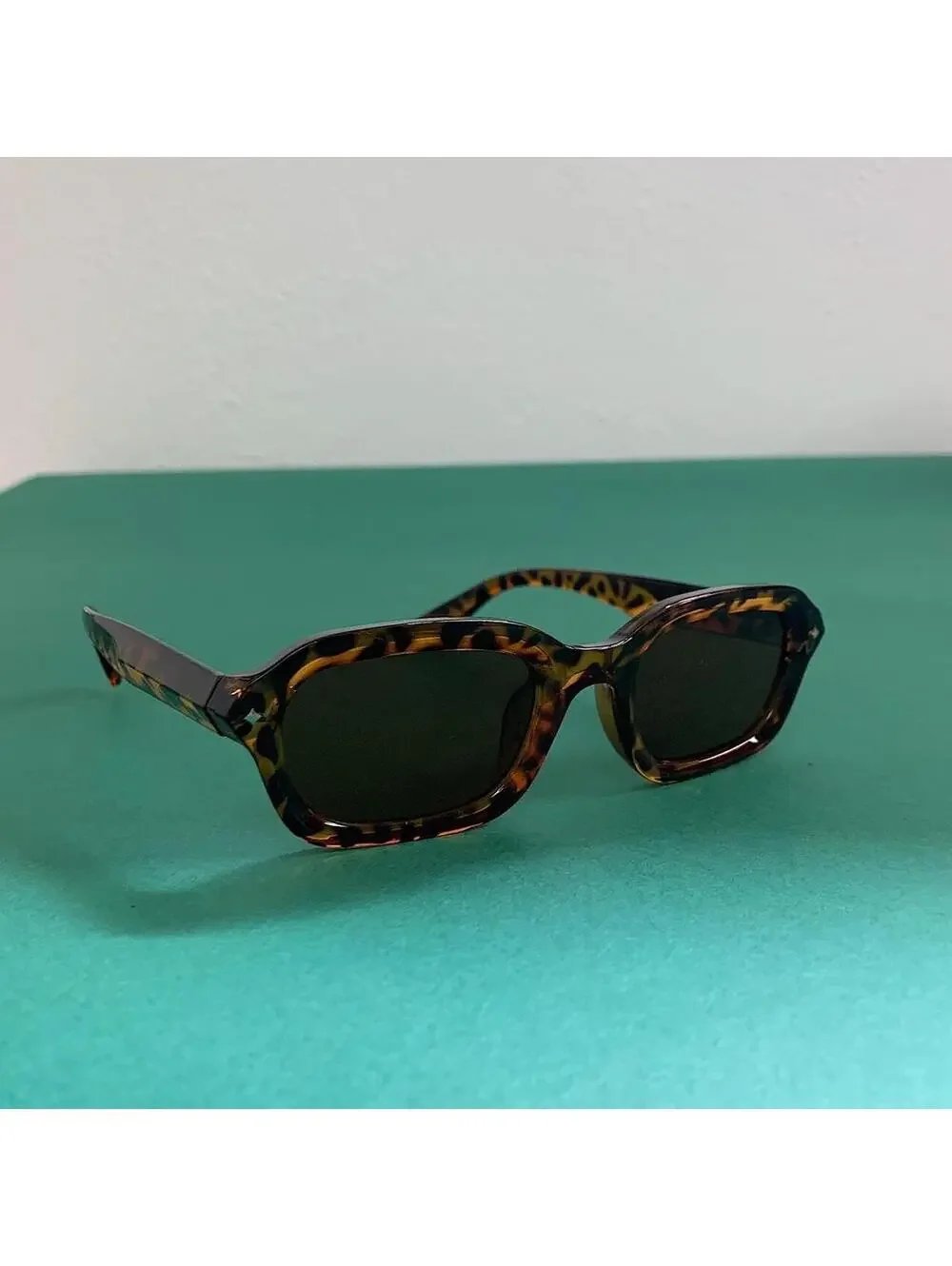 Vintage 90s y2k style square shaped leopard print sunglasses